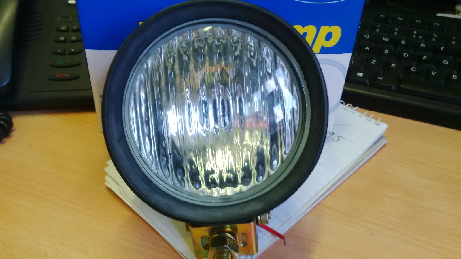 Ring Automotive Kautschuk Arbeitslampe mit Glasoptik RCV9562, 12°/°24°V, rund, klein von Ring