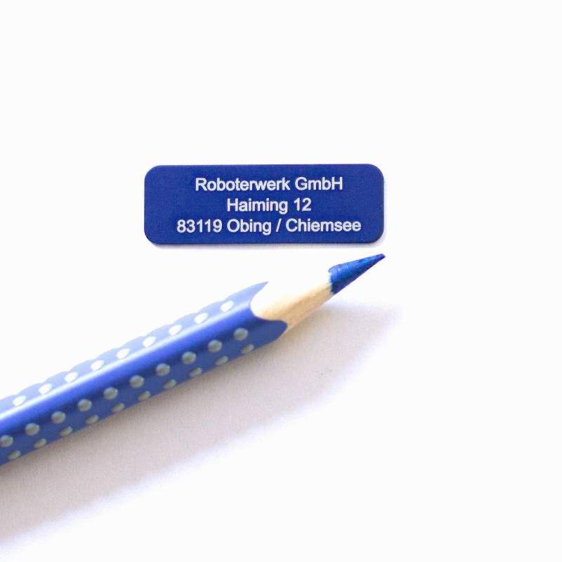 Roboterwerk Drohnen-Kennzeichen - 3 Zeilen, Namenschild und/oder mit ab 2021 geforderter e-ID, 30x10mm, Aluminium eloxiert Blau von Roboterwerk