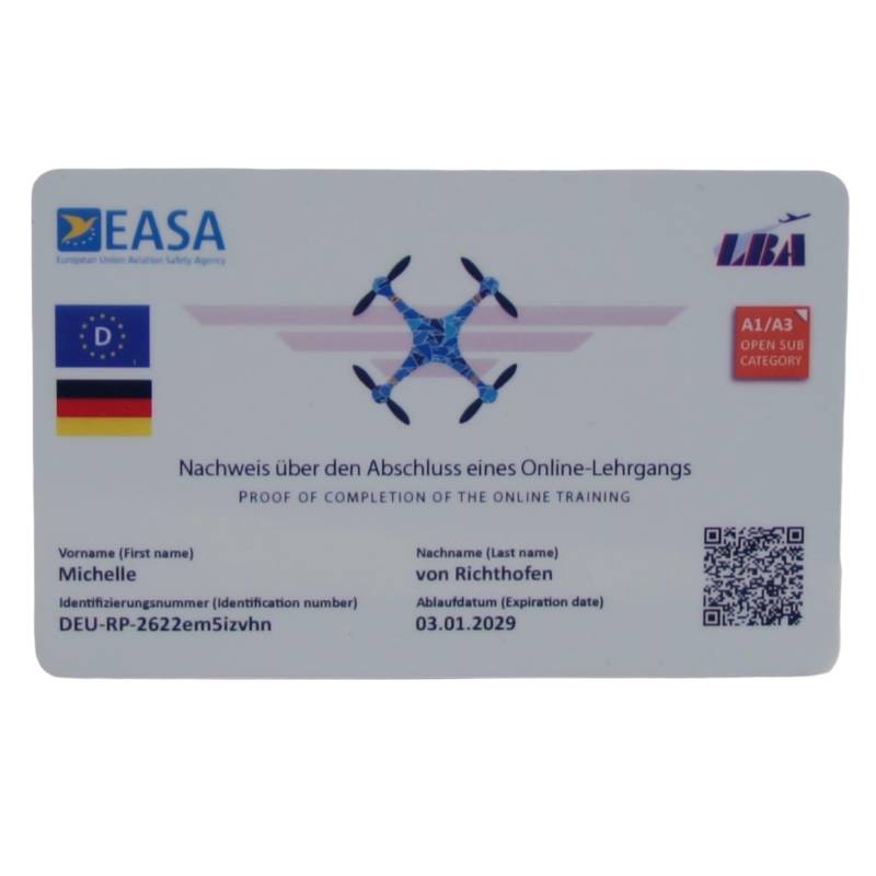 Roboterwerk Drohnenführerschein - Ihr EU-Kompetenznachweis A1/A3 und A2 in Scheckkartengröße, QR-Code, optional Landesfahne, Foto-ID & Adresse hochwertige Plastikkarte (Landesflagge) von Roboterwerk