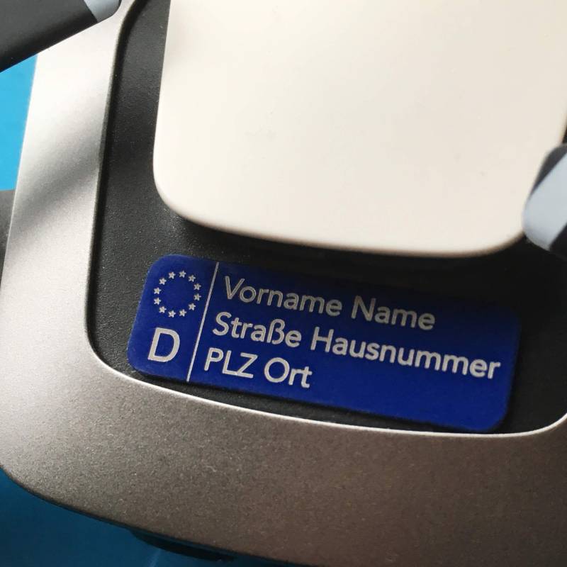 Roboterwerk Fahrzeug-Kennzeichen für Drohnen - Namensschild und/oder mit ab 2021 geforderter e-ID, 30x10mm, Aluminium eloxiert Blau von Roboterwerk