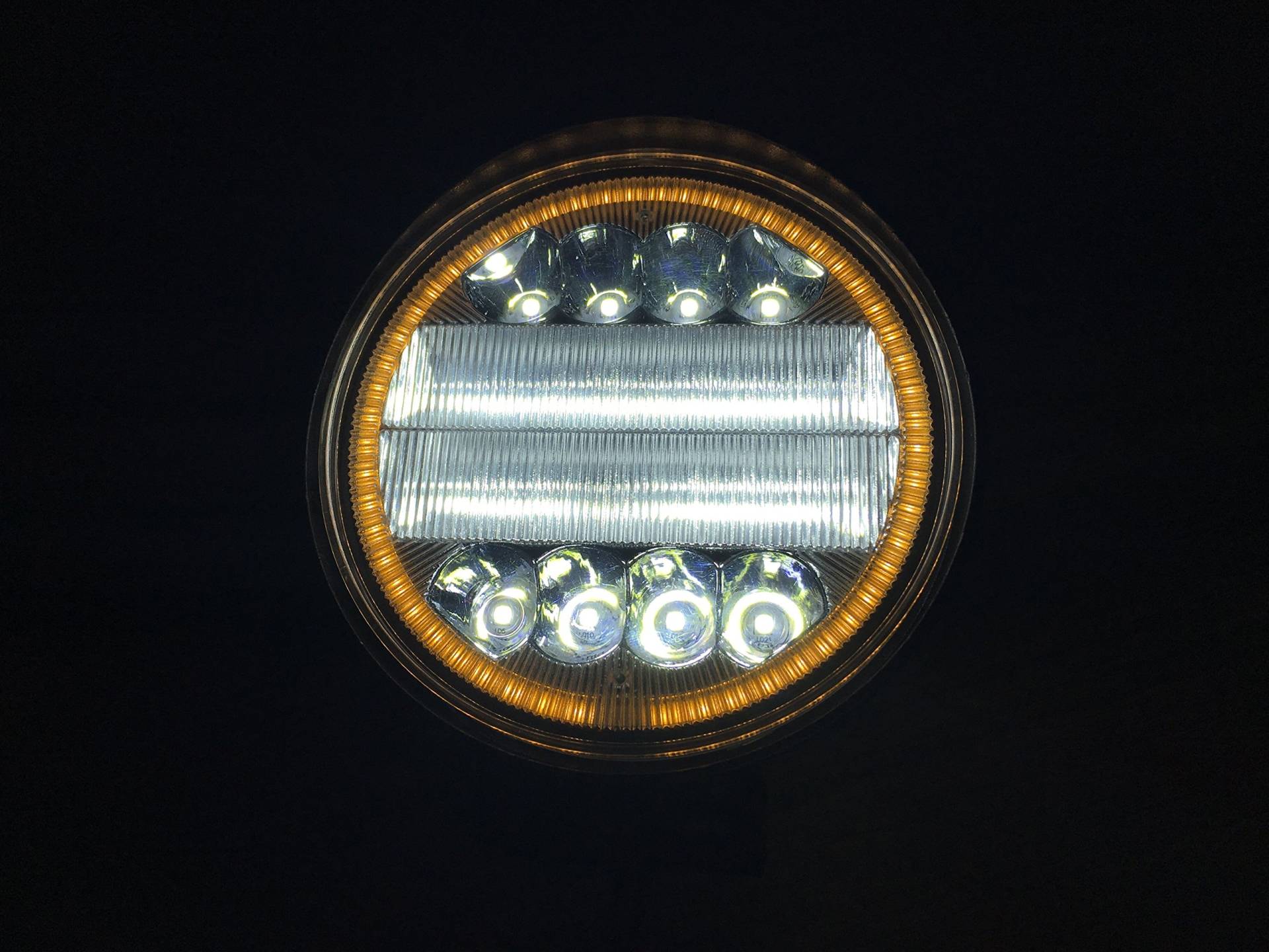 SXMA LED-Arbeitslicht mit Angel Eyes LED-Fahrlicht 4,5'' 30W für Geländewagen, Pickup, 4WD, 4X4, ATV, SUV, Boot, LKW, Bulldozer, Bagger, Gabelstapler - Schwarz von SXMA