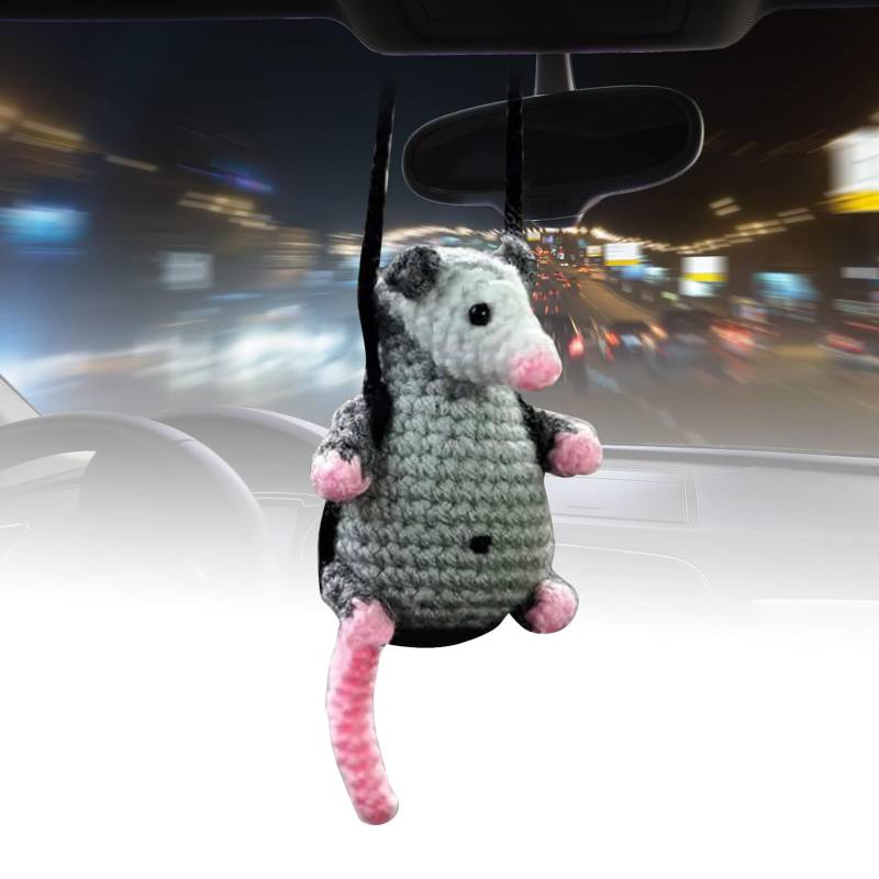 Possum Auto Hängeornament, Niedliches Opossum Häkel Autospiegel Hängezubehör, Dekor, Handgefertigter Gestrickter Possum Autoanhänger, für Auto Dekor Zubehör (B) von SYH&AQYE