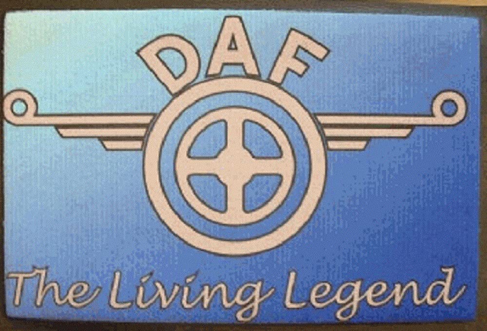 Fußmatte DAF The Legend, 60x40cm Waschbar Feines Velours Gummirand Universell | LKW-Fußmatte Teppich zur Innenausstattung | Schmutzfänger auch für Haus und Wohnung | Auto-Matte Autofußmatte von Schilderfeuerwehr