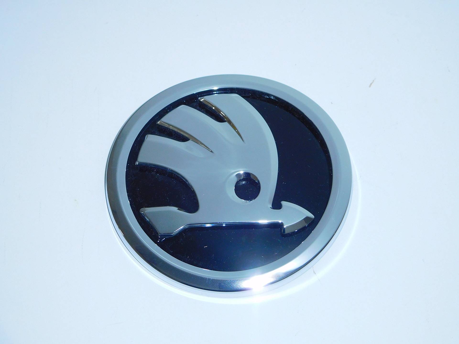 ORIGINAL Skoda Emblem Logo FABIA 3 OCTAVIA 3 SUPERB vorne / hinten 3V0853621AFOD von Skoda