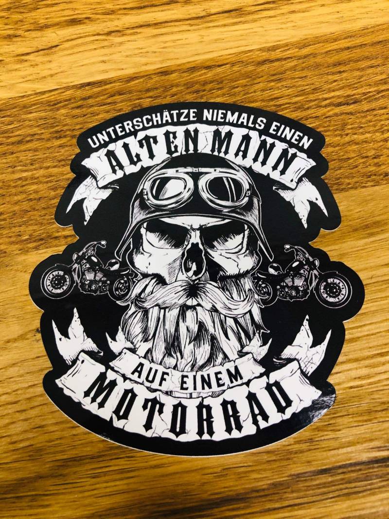 Unterschätze Niemals einen Alten Mann auf einem Motorrad Aufkleber Sticker Spruch Fun Bike Chopper Bobber Ehre Mi486 von Stickerverticker