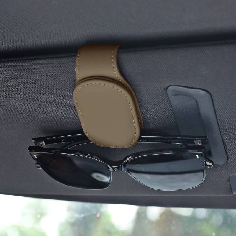 TIESOME Sonnenbrillenhalter für Auto Sonnenblende, Magnetische Auto Sonnenbrillenhalter Leder Brillenbügel Clip für Auto Ticket Card Clip Brillenhalter Auto Visier Zubehör (Beige) von TIESOME