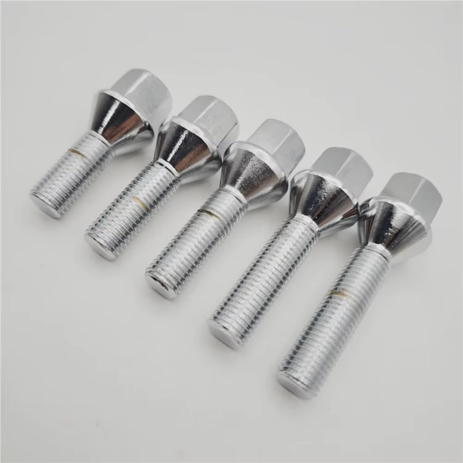 Auto Schloss Radschrauben Universal 4 Stück Alufelgenschrauben Muttern M12 x 1,5, 17 mm Sechskant, konische Radsicherungsmutter Schraube Rad Stahl Radschrauben Autoreifenschrauben(26mm thread x4PCS) von TREGOO