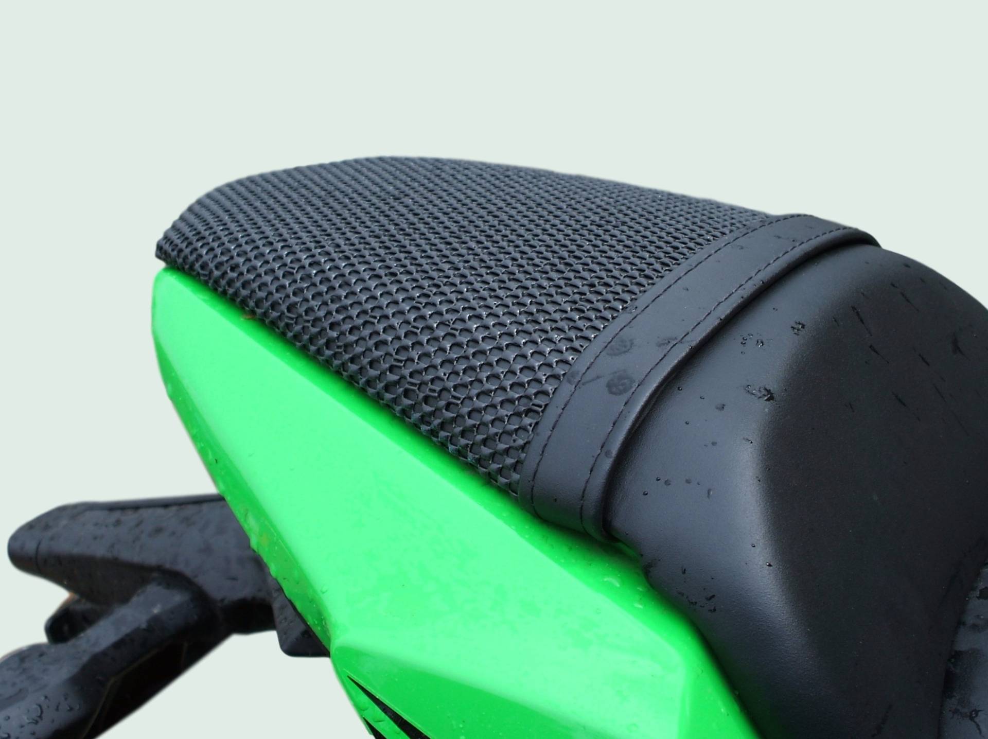 Kawasaki Ninja 650 (2017 – 2018) triboseat Sitzkeil rutschfest schwarz von TRIBOSEAT