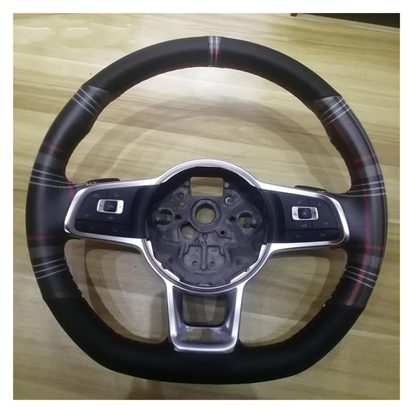 Lenkradabdeckung Für VW Für Golf R MK7 Für Golf 7 Für GTI Für Polo Für Scirocco Schwarz Leder Neue Muster Gitter Leder Auto Lenkrad Abdeckung Auto Lenkradhülle Protekto(Green Thread) von Tfkkaw