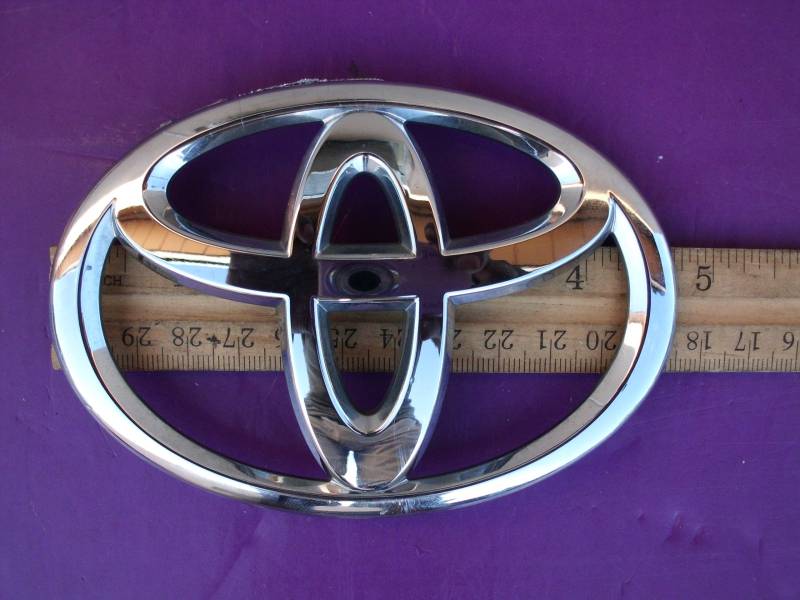 TOYOTA Original Zubehör 75431-02080 Hecktür-Emblem von Toyota