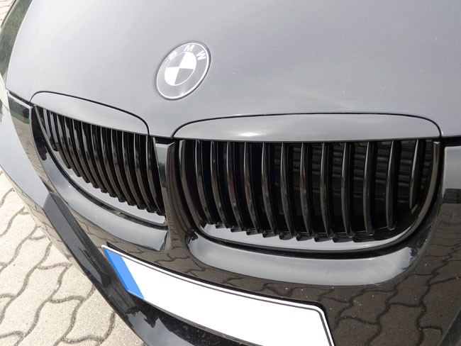 Für BMW E90 E91 PREMIUM Kühlergrill Sport Grill Gitter in Schwarz Glanz von Goingfast GmbH