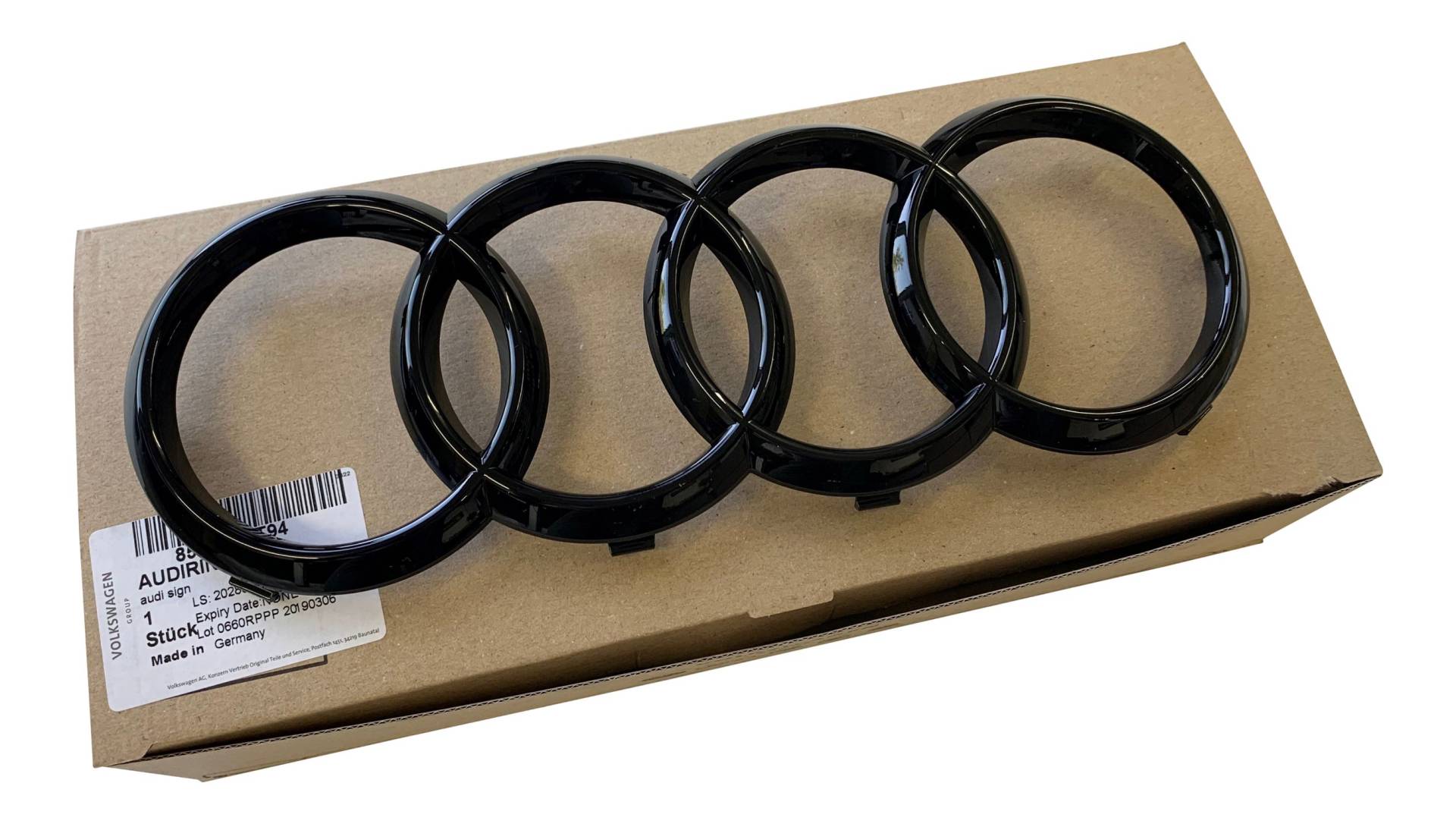 Original Audi Black Edition Ringe Logo Schwarz glänzend Kühlergrill für Audi A1 A3 8V A4 8K 8W B8 B9 A5 8T A6 4A C8 A7 4K von Volkswagen AG