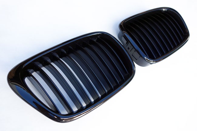 PREMIUM Kühlergrill Sportgrill Gitter Front Schwarz GLANZ für BMW E39 von Goingfast GmbH