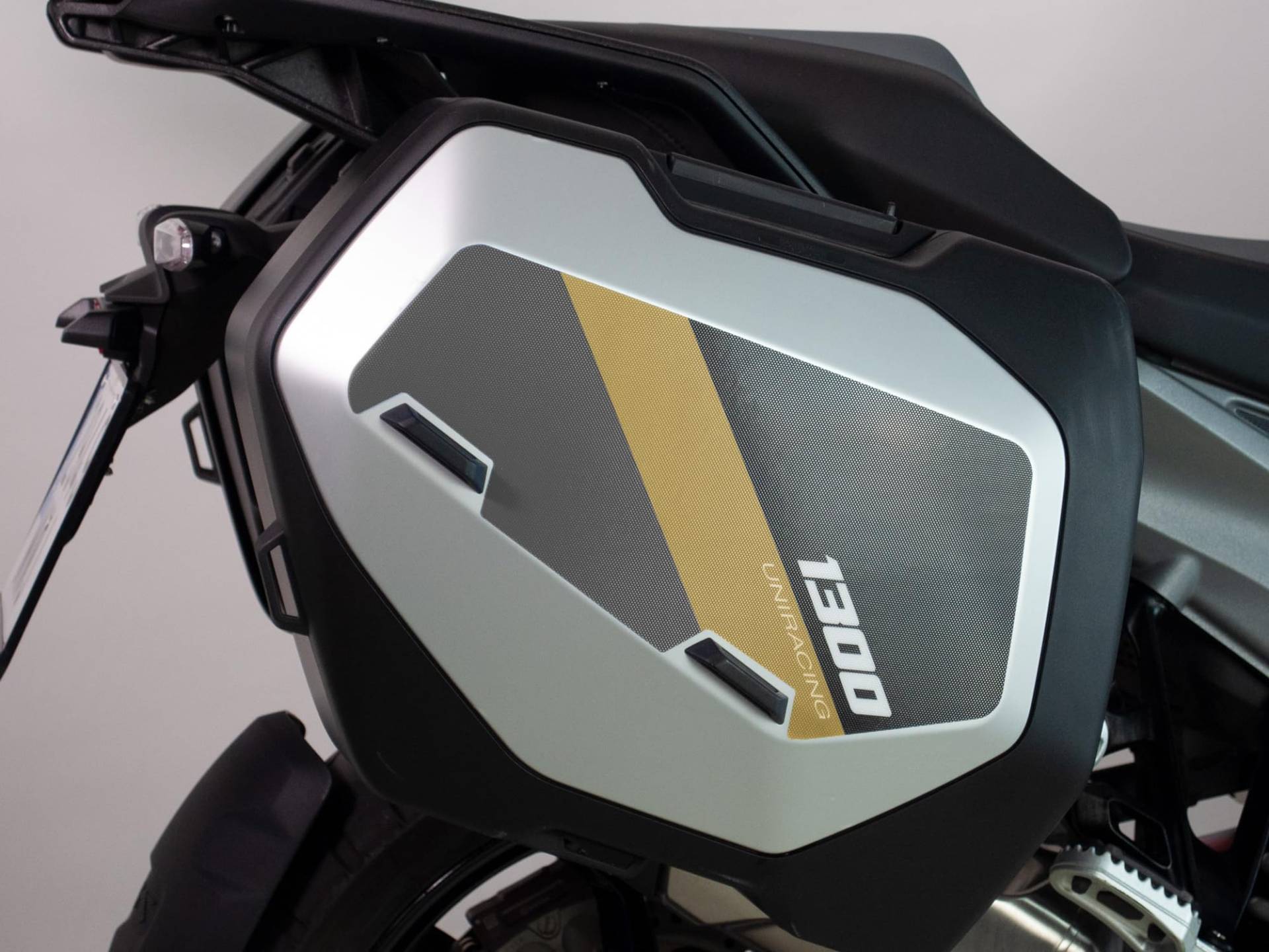 UNIRACING Kit Schutz und Dekoration des Seitenträgers OEM für BMW R1300GS Tramuntana von UNIRACING