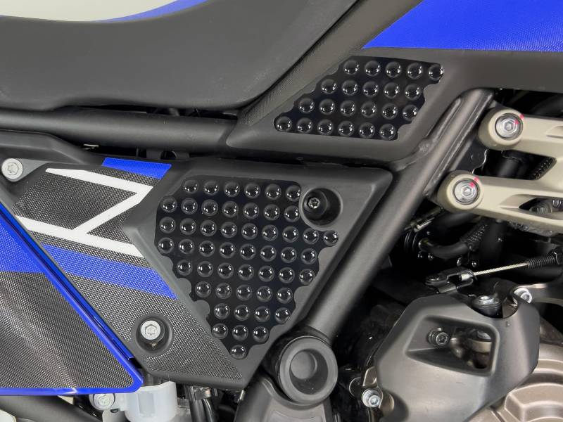 Uniracing Rally Grip für die Yamaha Tenere 700 World Raid 2022-23. Schwarz von UNIRACING