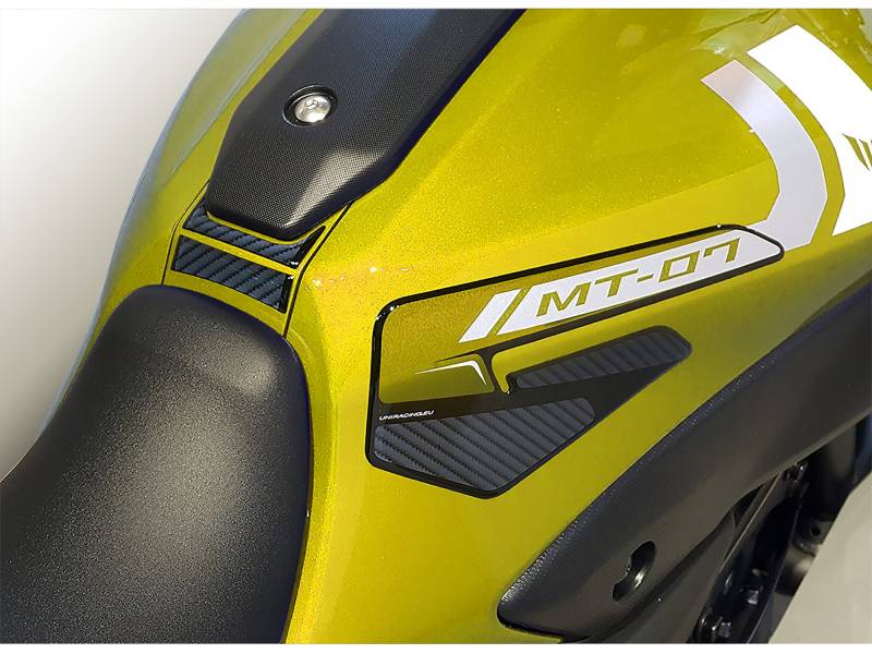 Tankpad spezifisch Uniracing YAMAHA MT-07 '14-'17 46025, carbon look und transparent, one size von UNIRACING