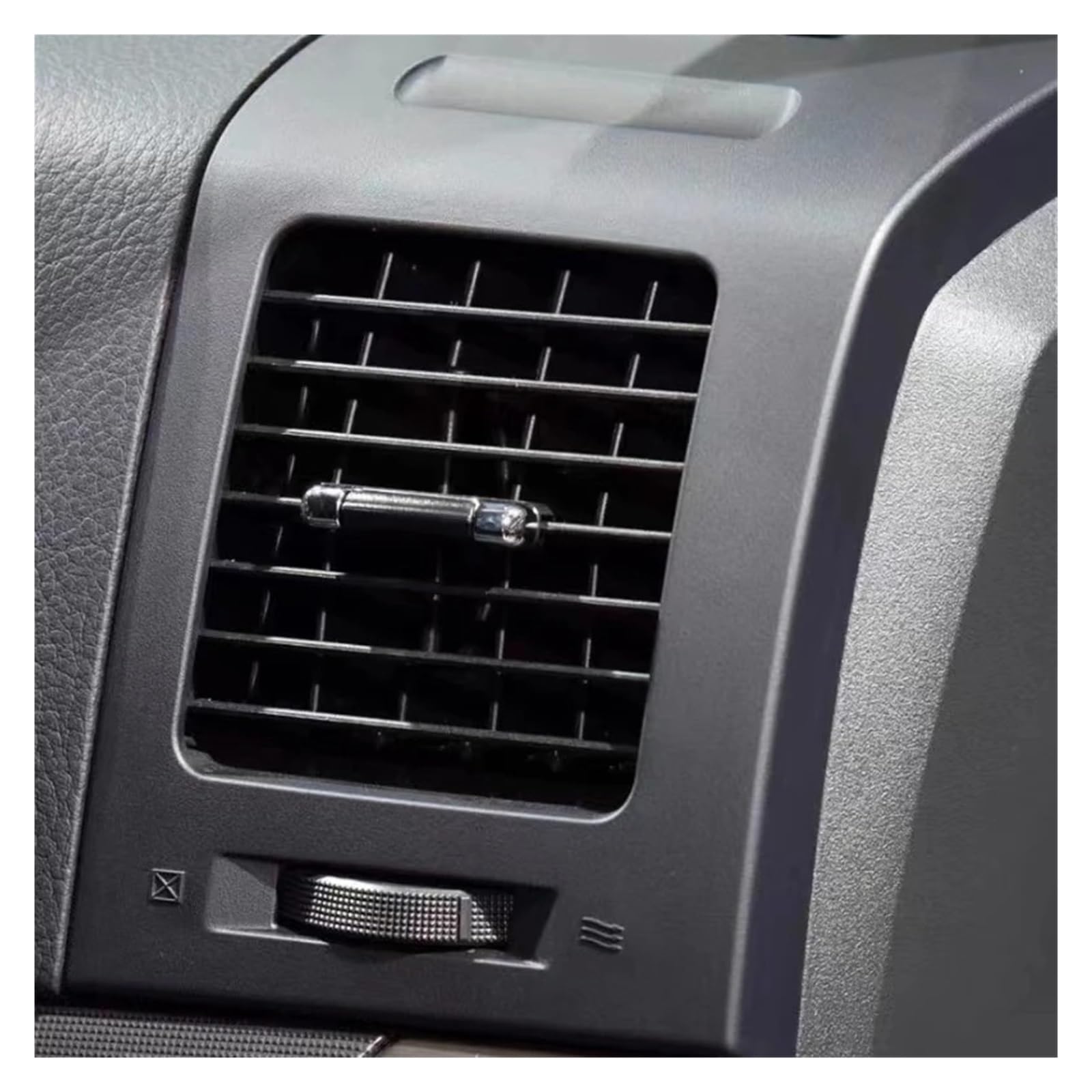 AC Air Vent Outlet Grille Für Mitsubishi Für Pajero Für Montero V87 93V V95 V97 V98 2007-2022 Armaturenbrett Klimaanlage Luftauslass 1 Stück Auto-Lüftungsgitter(Rechts) von VETJMUA