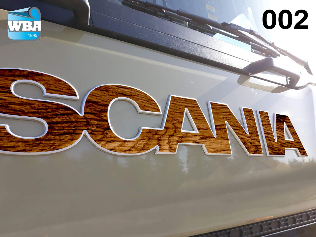 W.B.A. Aufkleber passend für Scania Emblem der Serie S und R ab Bj. 2017 Motivauswahl Rauten Rost Holz (Holz 002) von W.B.A.