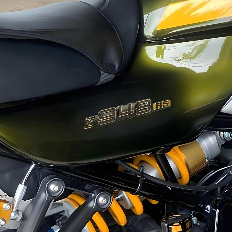 WOOGA 3D Motorrad Seitendeckel Logo Aufkleber Emblem Abzeichen Aufkleber Links Rechts passend für KA&WA&SA&KI Z900RS Z948RS Z900 RS Z948 RS zubehör (Gold) von WOOGA