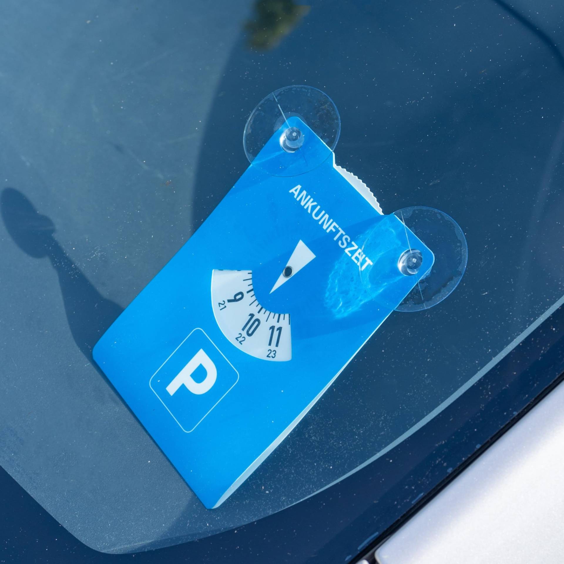 Parkscheibe mit Saugnäpfen, 2 Stück, in Blau, aus Pappe, doppelseitig einstellbar, Parkuhr mit ANKUNFTSZEIT, für Auto, LKW, Wohnmobil, Parking Disc, Parkscheiben, Parkkarte mit Saugnapf Befestigung von Your Day Mate