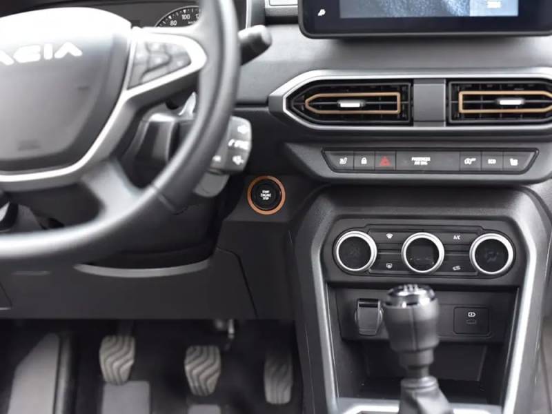 Abdeckung aus Stahl für 2021+ Sandero/Sandero STEPWAY/Jogger | Farbe Orange - Dekor für Start-/Stopp-Taste | 1 Stück Edelstahl Rahmen Metall gebürstet Innenraum Haken Tuning Zubehör von autoCOVR