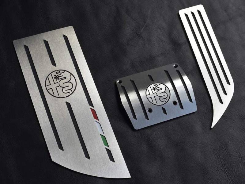 Pedale Set mit Fußstütze Stahlabdeckung für Alfa_Romeo GIULIA & STELVIO - Automatikgetriebe - 3 Stück Pedal Pedalkappen Brems Gas Kupplungspedal Fußablage Fußpedal Edelstahl Gebürstet Komplett von autoCOVR