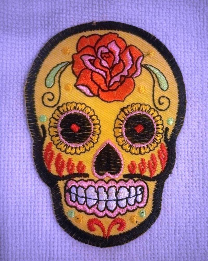 Skull Aufnäher Patches zum Aufbügeln Aufbügler für Kleidung Aufnäher Bügelbild Applikation Patches 8,5cm von b2see