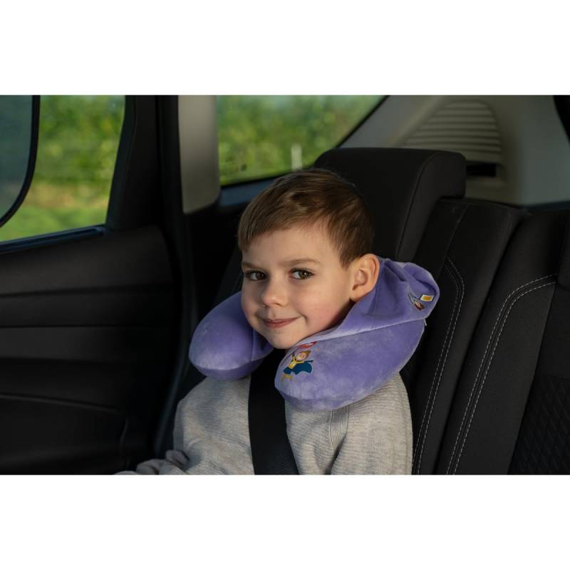 cartrend Nackenkissen HERO,​​ mit angenehmer Memory-Foam Füllung, buntes Design für Kinder, abnehmbarer Bezug, mit Kapuze, 1 Stück, lila von cartrend