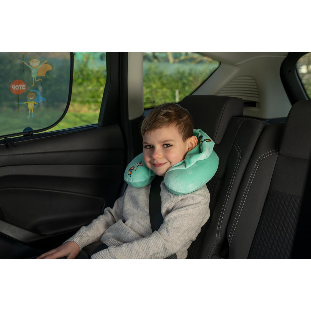 cartrend Nackenkissen HERO,​​ mit angenehmer Memory-Foam Füllung, buntes Design für Kinder, abnehmbarer Bezug, mit Kapuze, 1 Stück, mint von cartrend