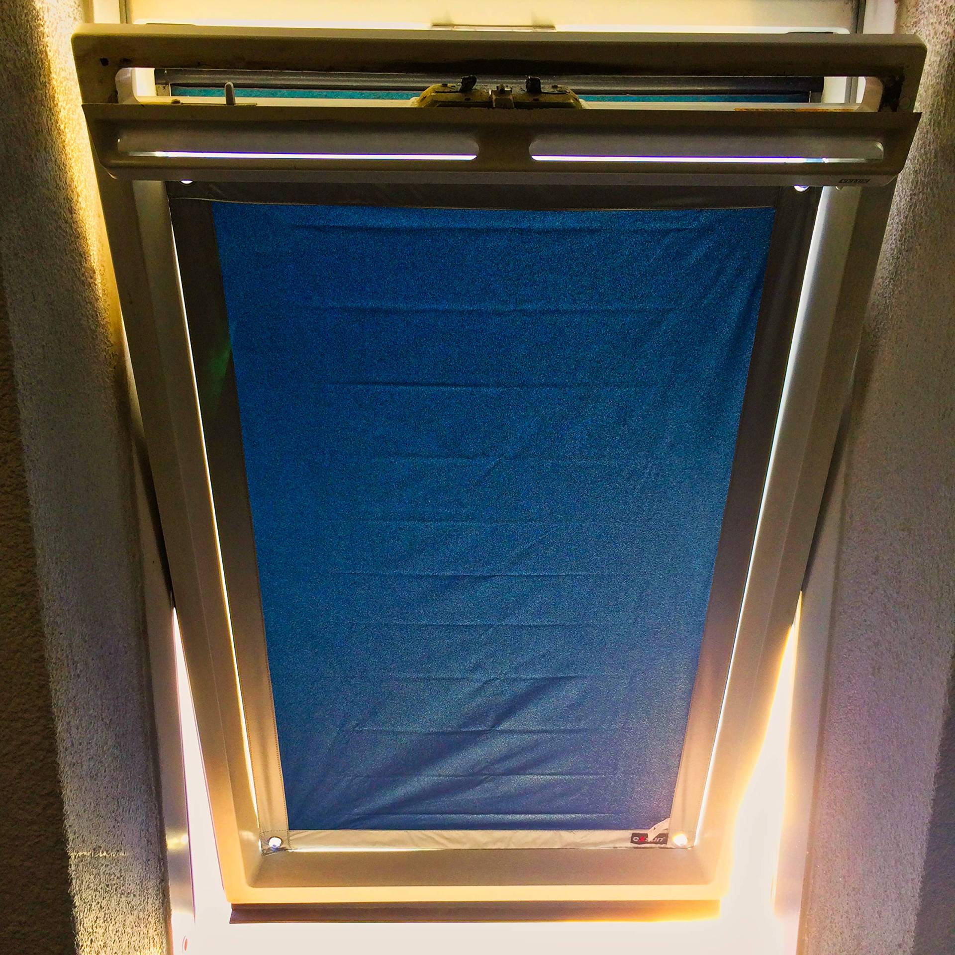 eXsun Sonnenschutz für Velux 087 = 96 x 120 cm - Dachfenster Rollo Hitzeschutz Verdunkelungsrollo Sonnenrollo Verdunkelung - ohne Bohren - kein Nageln - kein Schrauben von eXsun