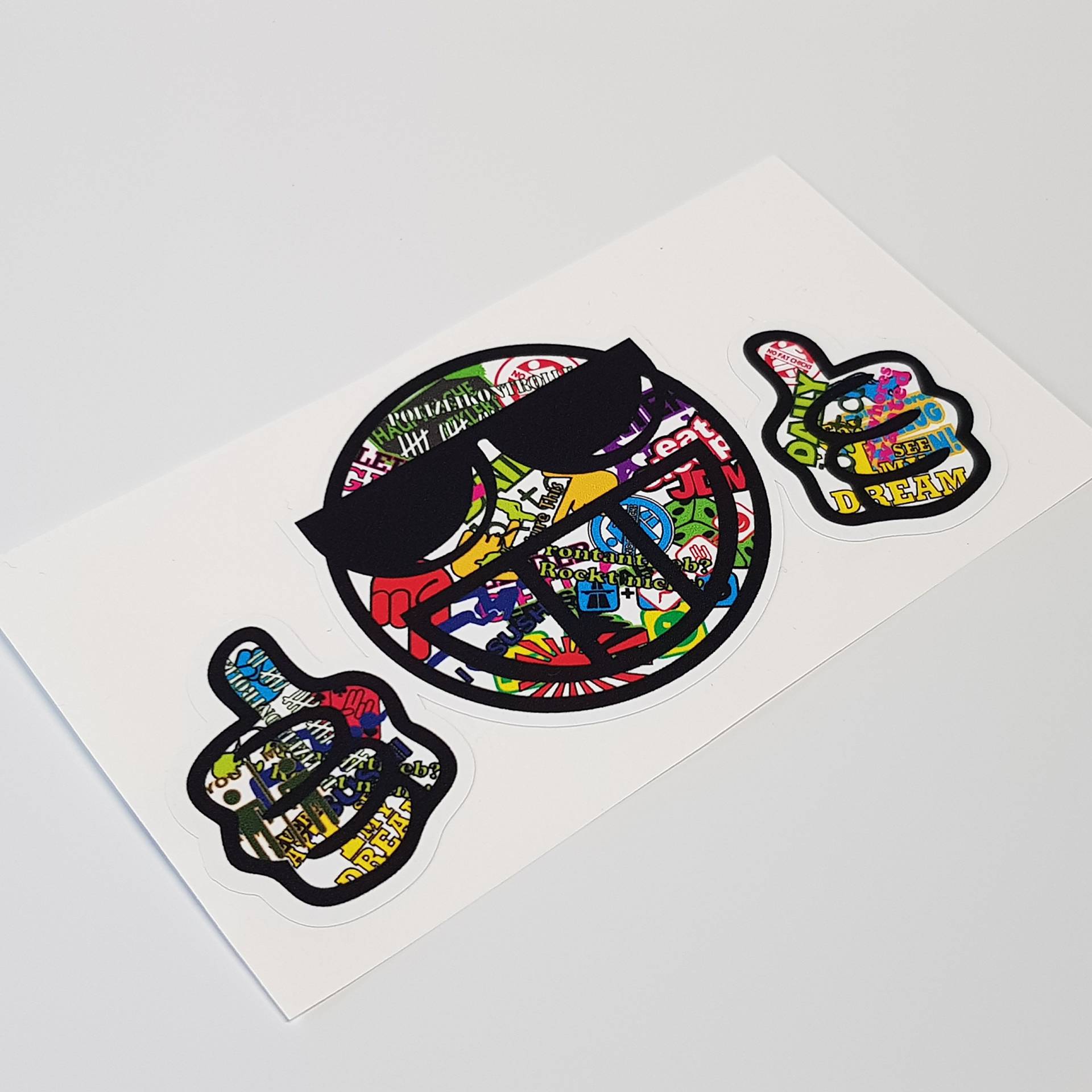 folien-zentrum - Smiley Cool Daumen hoch Stickerbomb 12x6,5cm - hochwertiger Aufkleber Auto Tuning - OEM & JDM Autosticker - Decal für Auto - Car Sticker - Autoaufkleber - Made in Germany 559 von folien-zentrum