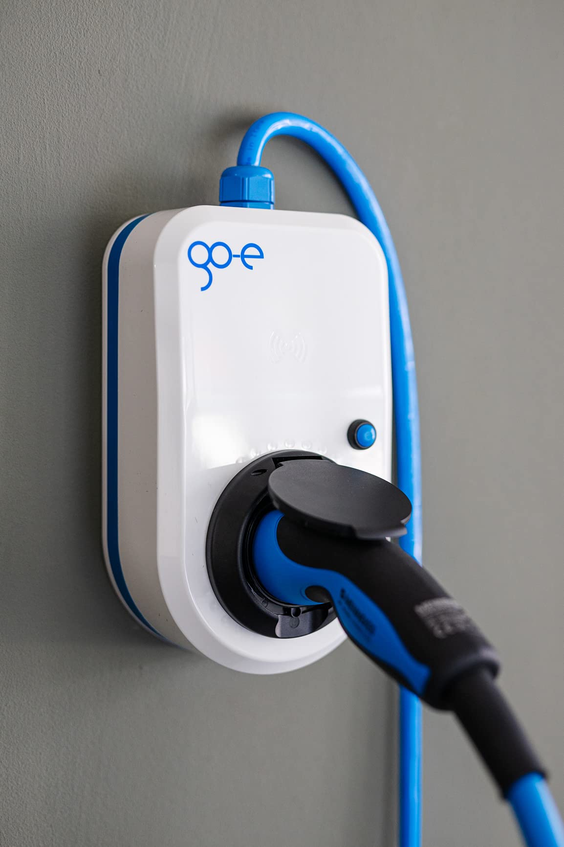 go-e go-eCharger 11 kW HOMEfix CH-02-18, Ladestation, weiß von go-e