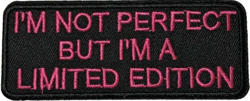 Hotrodspirit – Patch i am Not Perfect schwarz rosa 10 x 4 cm Rücken Jacke Jacke Biker Biker von hotrodspirit