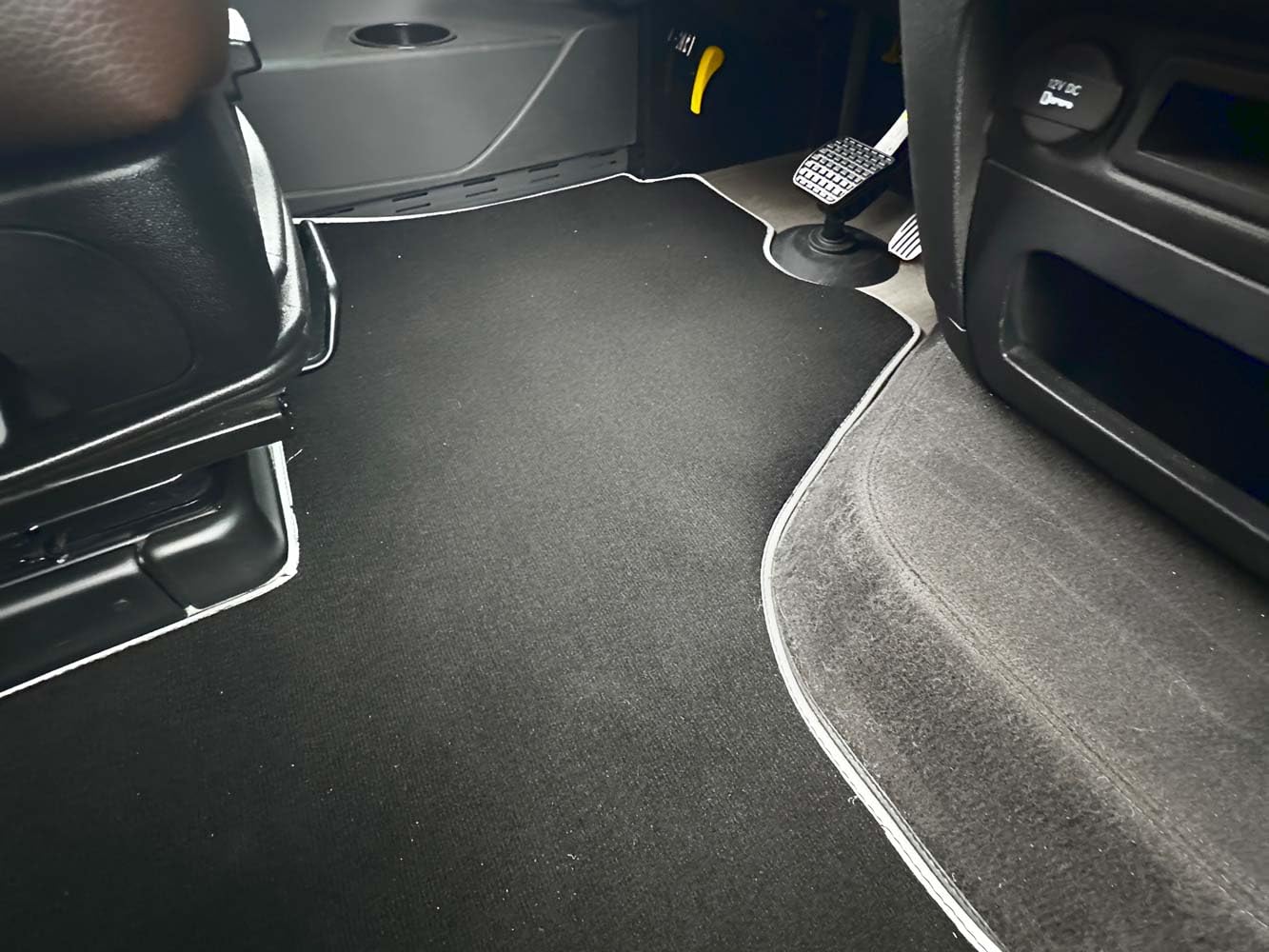 Fußmatte für Wohnmobil Niesmann + Bischoff Flair Velours Matte (Premium Teppich) Vorne Durchgende Matte von kh Teile