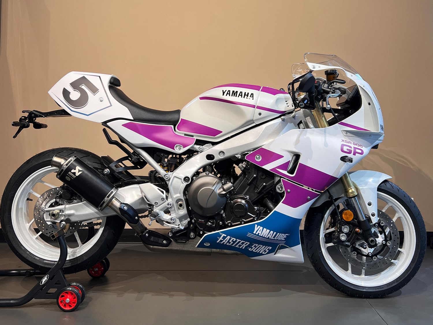 Graphics Dekor Aufkleber Limited Edition XSR 900 GP im Style Pirovano von race-styles